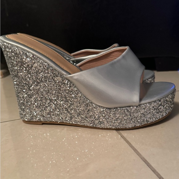 Glamorous metallic/sparkling silver wedge slide heel/sandals - Picture 2 of 5